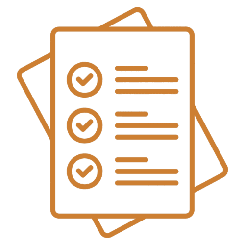 To dokumenter der ligger over hinanden og illustrerer kontroller af databeskyttelsesprocesser